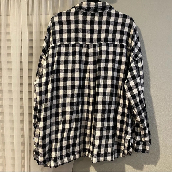 Black & White Plaid Button-Up Shacket - Picture 4 of 4